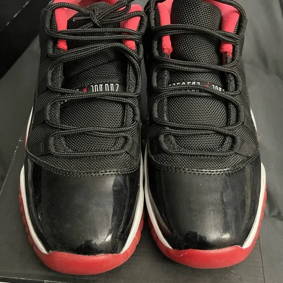 Bred 11 Lows Size 7Y